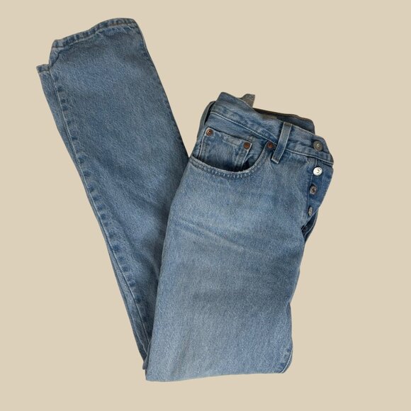 Levis 501 Womens Premium Original Fit Mom Jean Medium Wash Button Fly Size 27x32 - Picture 9 of 11